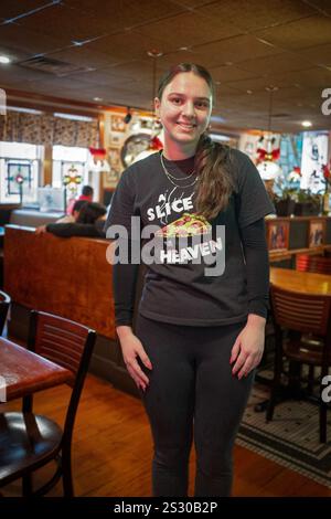 Serveuse chez Mystic Pizza, un restaurant à Conn et source d'inspiration pour un film de Julia Roberts en 1988. Banque D'Images