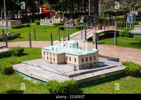 Antalya, Turquie - 16 septembre 2024, Dokuma Park, un parc populaire avec un musée en plein air de monuments turcs miniatures Banque D'Images