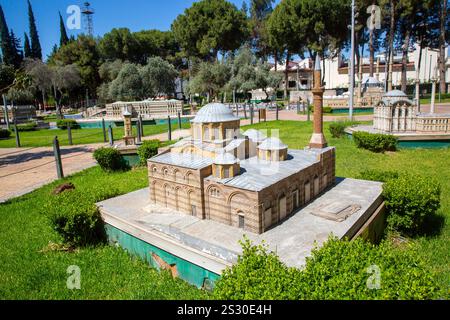 Antalya, Turquie - 16 septembre 2024, Dokuma Park, un parc populaire avec un musée en plein air de monuments turcs miniatures Banque D'Images