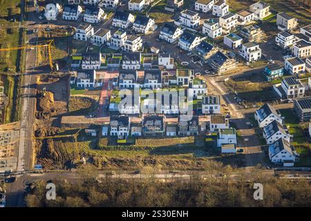 Luftbild, Angerbogen, Wohngebiet alter Angerbach, Neubaugebiet, Huckingen, Duisburg, Ruhrgebiet, Nordrhein-Westfalen, Deutschland ACHTUNGxMINDESTHONORARx60xEURO *** vue aérienne, Angerbogen, zone résidentielle Alter Angerbach, nouvelle zone de développement, Huckingen, Duisburg, zone de la Ruhr, Rhénanie du Nord-Westphalie, Allemagne ACHTUNGxMINDESTHONORARx60xEURO Banque D'Images