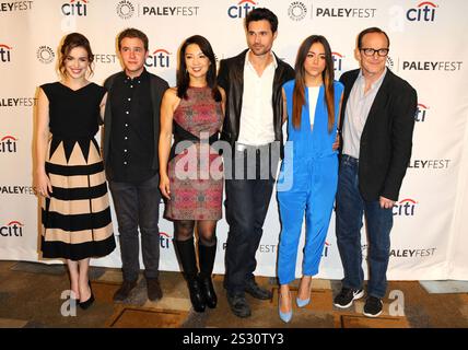 Elizabeth Henstridge, Iain de Caestecker, Ming-Na Wen, Brett Dalton, Chloe Bennet et Clark Gregg au PaleyFest 2014 'Marvel's agents of S.H.I.E.L.D.' projection au Dolby Theatre à Hollywood, Californie - 23 mars 2014 Banque D'Images