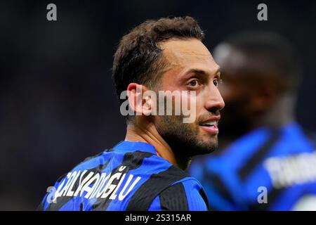 Milan, Italie. 24 août 2024. Hakan Calhanoglu (FC Inter) ; pendant le match de football de Serie A entre l'Inter et Lecce au stade San Siro de Milan, Italie du Nord - samedi 24 août 2024. Sport - Soccer . (Photo de Spada/Lapresse) crédit : LaPresse/Alamy Live News Banque D'Images