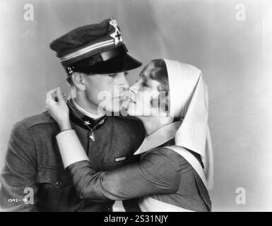 UN ADIEU AUX ARMES GARY COOPER ET HELEN HAYES UNE IMAGE PRIMORDIALE date : 1932 Banque D'Images