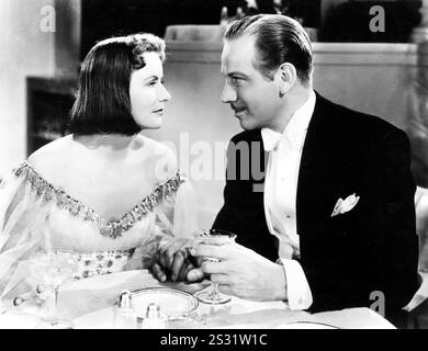 NINOTCHKA MGM GRETA GARBO, MELVYN DOUGLAS date : 1939 Banque D'Images