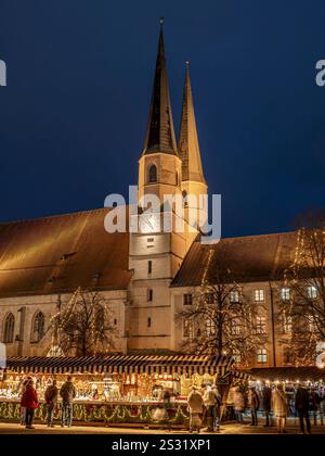 Marché de Noël sur la Kapellplatz, Altötting, Bavière, Allemagne Banque D'Images