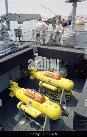 Première Guerre du Golfe : 20 mars 1991 Royal Navy PAP (poisson Auto-propulsion) sous-marins télécommandés de déminage (RCMDV MK2) à bord du HMS Dulverton (M35) au large du port de Shuaiba au Koweït. Banque D'Images