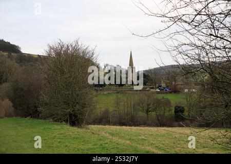 Vue de l'église de St Michael et tous les anges sur Church Bank, Hathersage, Derbyshire, Angleterre Banque D'Images