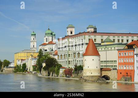 Panorama de la ville à trois rivières de Passau avec la tour Schaiblingsturm Banque D'Images