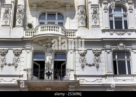 Autriche, Vienne. Il y a plusieurs beaux bâtiments art nouveau au Naschmarkt. Autriche, Europe Banque D'Images