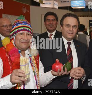 Hans-Peter Friedrich, ministre fédéral de l'alimentation et de l'Agriculture, à fruit Logistica, le salon leader du commerce international des fruits Banque D'Images