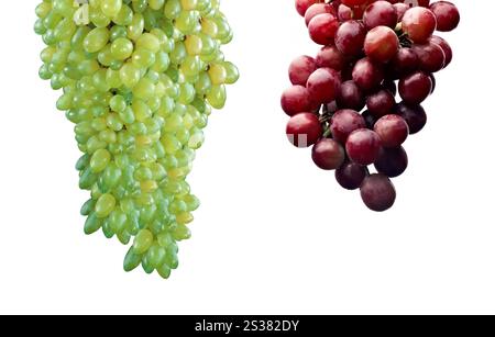 fruits de raisins frais verts et rouges isolés sur blanc. raisins frais verts et rouges Banque D'Images