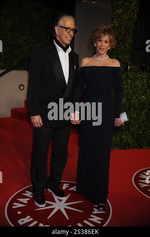 Hollywood, États-Unis d'Amérique. 28 février 2011. WEST HOLLYWOOD, CA - FÉVRIER 27 : Richard Perry Jane Fonda assiste à la Vanity Fair Oscar Party 2011 organisée par Graydon carter au Sunset Tower Hotel le 27 février 2011 à West Hollywood, Californie personnes : Richard Perry Jane Fonda crédit : Storms Media Group/Alamy Live News Banque D'Images