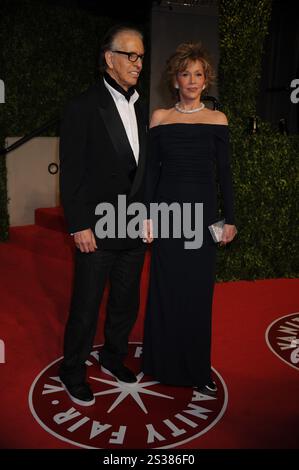 Hollywood, États-Unis d'Amérique. 28 février 2011. WEST HOLLYWOOD, CA - FÉVRIER 27 : Richard Perry Jane Fonda assiste à la Vanity Fair Oscar Party 2011 organisée par Graydon carter au Sunset Tower Hotel le 27 février 2011 à West Hollywood, Californie personnes : Richard Perry Jane Fonda crédit : Storms Media Group/Alamy Live News Banque D'Images
