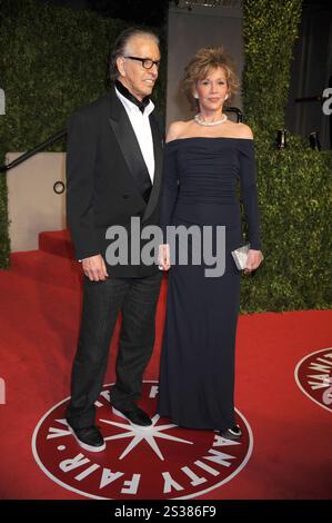 Hollywood, États-Unis d'Amérique. 28 février 2011. WEST HOLLYWOOD, CA - FÉVRIER 27 : Richard Perry Jane Fonda assiste à la Vanity Fair Oscar Party 2011 organisée par Graydon carter au Sunset Tower Hotel le 27 février 2011 à West Hollywood, Californie personnes : Richard Perry Jane Fonda crédit : Storms Media Group/Alamy Live News Banque D'Images