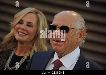 WEST HOLLYWOOD, CA - 2 MARS : Jimmy buffet Jane Slagsvol assiste à la Vanity Fair Oscar Party 2014 organisée par Graydon carter le 2 mars 2014 à West Hollywood, Californie. Personnes : Jimmy buffet Jane Slagsvol crédit : Storms Media Group/Alamy Live News Banque D'Images