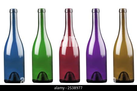 Bouteilles d'alcool colorées isolées sur fond blanc. Bouteilles d'alcool colorées Banque D'Images