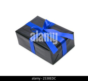 Boîte cadeau noire avec ruban de satin bleu et noeud isolé. Boîte cadeau noire avec ruban de satin bleu et noeud Banque D'Images Boîte cadeau noire avec ruban de satin bleu et noeud isolé. Boîte cadeau noire avec ruban de satin bleu et noeud Banque D'Images