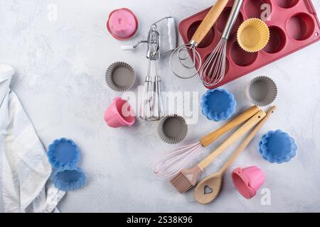 Assortiment d'ustensiles de cuisine pour la cuisson et formes de cuisson en silicone Banque D'Images