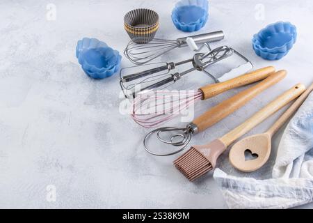 Assortiment d'ustensiles de cuisine pour la cuisson et formes de cuisson en silicone Banque D'Images