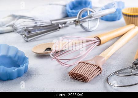 Assortiment d'ustensiles de cuisine pour la cuisson et formes de cuisson en silicone Banque D'Images