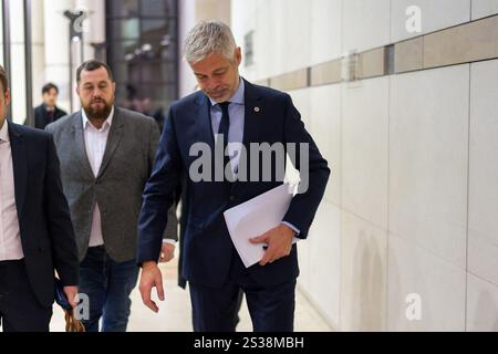 Paris, France. 09 janvier 2025. député de haute-Loire, président du groupe de droite Républicain à l'Assemblée nationale, Laurent Wauquiez arrive pour une réunion avec les partis politiques et les groupes parlementaires sur la préparation du budget 2025 au ministère de l'économie et des Finances à Bercy, Paris, France le 9 janvier 2025. Photo de Alexis Jumeau/ABACAPRESS. COM Credit : Abaca Press/Alamy Live News Banque D'Images