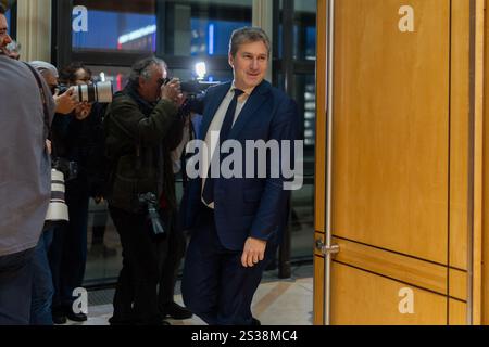 Paris, France. 09 janvier 2025. Sénateur de l'Ardèche, président du groupe des Républicains au Sénat, Mathieu Darnaud arrive pour une réunion avec les partis politiques et les groupes parlementaires sur la préparation du budget 2025 au ministère de l'économie et des Finances à Bercy, Paris, France, le 9 janvier 2025. Photo de Alexis Jumeau/ABACAPRESS. COM Credit : Abaca Press/Alamy Live News Banque D'Images