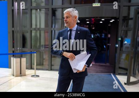 Paris, France. 09 janvier 2025. député de haute-Loire, président du groupe de droite Républicain à l'Assemblée nationale, Laurent Wauquiez arrive pour une réunion avec les partis politiques et les groupes parlementaires sur la préparation du budget 2025 au ministère de l'économie et des Finances à Bercy, Paris, France le 9 janvier 2025. Photo de Alexis Jumeau/ABACAPRESS. COM Credit : Abaca Press/Alamy Live News Banque D'Images