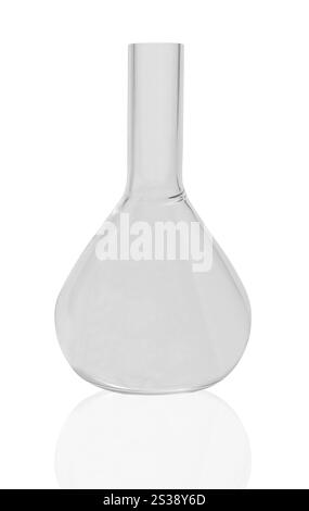 Verrerie de laboratoire chimique isolée sur fond blanc. Verrerie de laboratoire chimique Banque D'Images