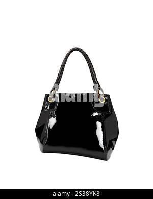 Sac à main en cuir verni noir brillant avec poignées tressées, isolé sur fond blanc. Élégant sac à main en cuir verni noir isolé sur blanc Banque D'Images