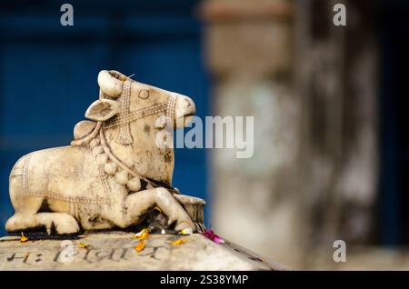 Sculpture unique en relief de Ganesh sur un ancien mur de briques dans un lieu historique mettant en valeur le patrimoine culturel et l'art artistique Banque D'Images