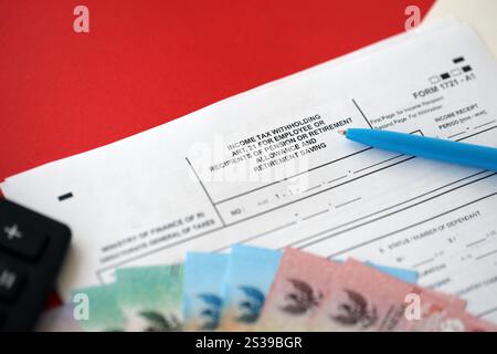 Formulaire fiscal indonésien 1721 a1 retenue d'impôt sur le revenu art 21 pour les salariés ou les bénéficiaires d'une pension ou d'une allocation de retraite et d'une épargne-retraite. Banque D'Images
