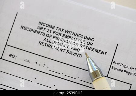 Formulaire fiscal indonésien 1721 a1 retenue d'impôt sur le revenu art 21 pour les salariés ou les bénéficiaires d'une pension ou d'une allocation de retraite et d'une épargne-retraite. Banque D'Images