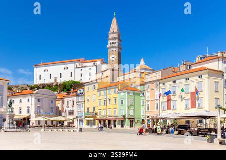 Vue sur la place Tartini par jour. Piran, Istrie, Slovénie Banque D'Images