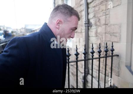 L'ancien capitaine de rugby écossais Stuart Hogg arrive au Sheriff court de Selkirk, pour être condamné après avoir admis avoir maltraité sa femme séparée pendant cinq ans. Date de la photo : jeudi 9 janvier 2025. Banque D'Images