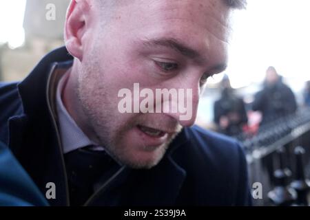 L'ancien capitaine de rugby écossais Stuart Hogg arrive au Sheriff court de Selkirk, pour être condamné après avoir admis avoir maltraité sa femme séparée pendant cinq ans. Date de la photo : jeudi 9 janvier 2025. Banque D'Images
