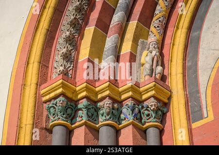 Figur am Hauptportal Dom a constitué Georg, Limburg an der Lahn, Landkreis Limburg-Weilburg, Hessen, Deutschland Banque D'Images