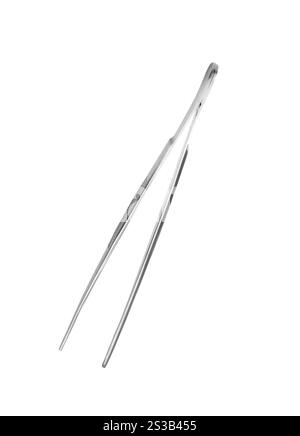 pince à sourcils en métal isolée sur blanc. pince à sourcils métallique isolée Banque D'Images