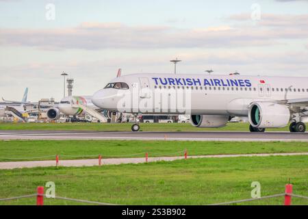 Compagnies aériennes turques airbus a321neo en circulation à l'aéroport de lisbonne humberto delgado Banque D'Images