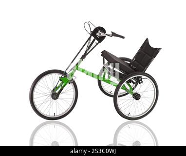 Tricycle isolé sur fond blanc. Tricycle isolé sur blanc Banque D'Images