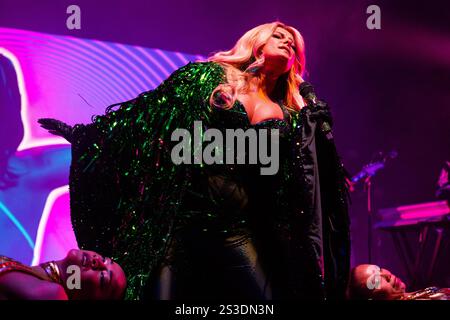 Londres, Royaume-Uni - 28 juillet 2023 : Bebe Rexha se produisant en direct à l'O2 Shepherd's Bush Empire le 28 juin 2023 à Londres - Best F-N Night of My Life Tour Banque D'Images
