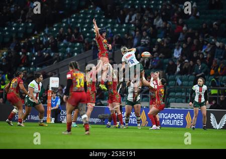 Sarah Bonar des Harlequins et Roisin McBrian des Leicester Tigers en action lors du premier match de rugby féminin entre Harlequins et Leicester Banque D'Images