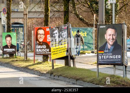 Erste Wahlplakate zur Bundestagswahl in Ramersdorf, München, Januar 2025 Deutschland, München, Januar 2025, erste Wahlplakate an der Ottobrunner Straße in München-Ramersdorf, Plakate zur Bundestagswahl AM 23. Februar, Parteien CSU, SPD, Grüne, FDP, Wahlkampf, Banque D'Images