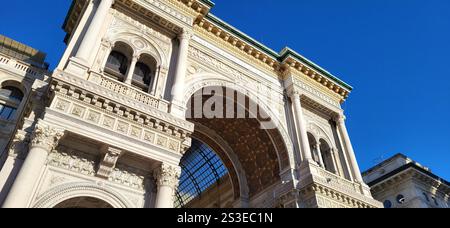 Galleria Vittorio Emanuele II : une entrée monumentale Banque D'Images
