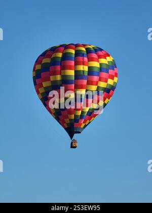 Gros plan d'une montgolfière en vol Banque D'Images