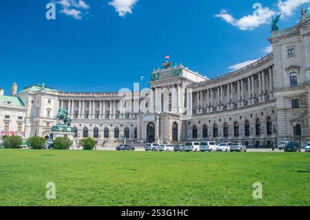 Vienne, Autriche - 8 juin 2024 : Hofburg, ancien palais impérial principal des Habsbourg. Banque D'Images