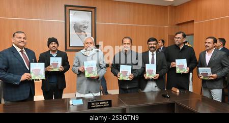 Patna, Inde. 09 janvier 2025. PATNA, INDE - 9 JANVIER : le ministre en chef du Bihar Nitish Kumar publie le Bihar Diary 2025 à 1, Anne Marg ion le 9 janvier 2025 à Patna, Inde. (Photo de Santosh Kumar/Hindustan Times/Sipa USA ) crédit : Sipa USA/Alamy Live News Banque D'Images