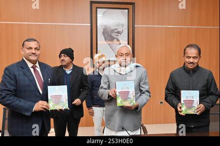Patna, Inde. 09 janvier 2025. PATNA, INDE - 9 JANVIER : le ministre en chef du Bihar Nitish Kumar publie le Bihar Diary 2025 à 1, Anne Marg ion le 9 janvier 2025 à Patna, Inde. (Photo de Santosh Kumar/Hindustan Times/Sipa USA ) crédit : Sipa USA/Alamy Live News Banque D'Images