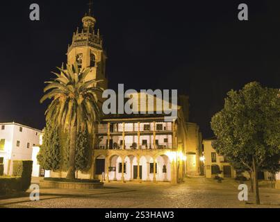 Place principale de Ronda de nuit, Andalousie, Espagne Espagne Banque D'Images