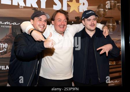 Tom Gronau, Sascha Nathan und Max Wolter BEI der Premiere der Amazon Prime Video-Serie Gerry Star Der schlechteste beste Produzent aller Zeiten im AchtBerlin. Berlin, 09.01.2025 *** Tom Gronau, Sascha Nathan et Max Wolter à la première de la série Amazon Prime Video Gerry Star Der schlechteste beste Produzent aller Zeiten im AchtBerlin Berlin, 09 01 2025 Foto:XJ.xKnowlesx/xFuturexImagex gerry 5105 Banque D'Images