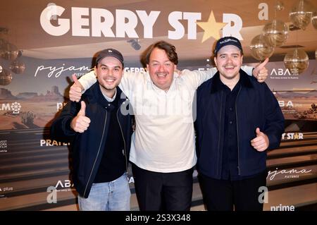 Tom Gronau, Sascha Nathan und Max Wolter beim Special screening der Prime Video Comedy-mockumental-Serie Gerry Star - Der schlechteste beste Produzent aller Zeiten im AchtBerlin. Berlin, 09.01.2024 *** Tom Gronau, Sascha Nathan et Max Wolter lors de la projection spéciale de la série de comédies vidéo Prime Gerry Star Der schlechteste beste Produzent aller Zeiten à AchtBerlin Berlin, 09 01 2024 Foto:xS.xGabschx/xFuturexImagex star 5111 Banque D'Images